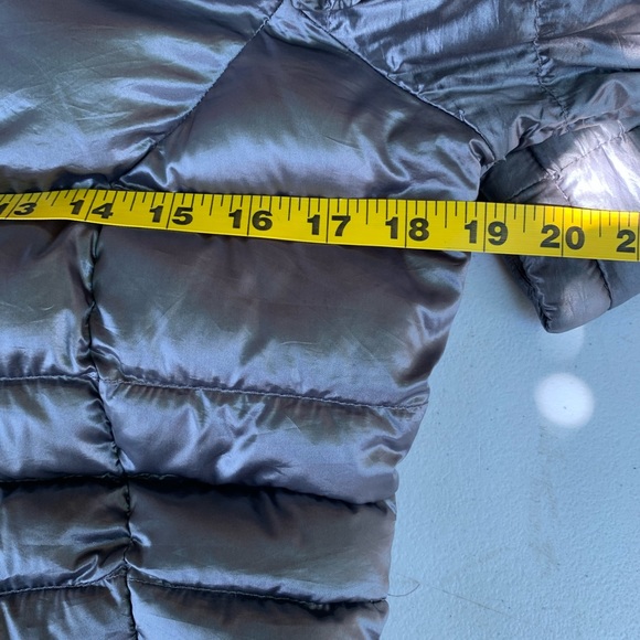 Calvin Klein insulated jacket size Medium. - Picture 9 of 10